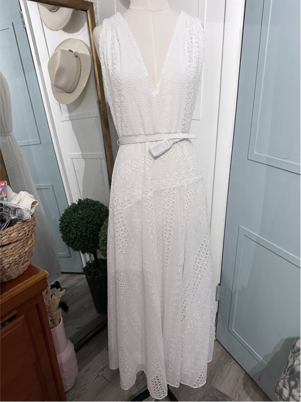 WHBM White House Black Market Belted Eyelet Maxi Dress NWT Size 4 Petite